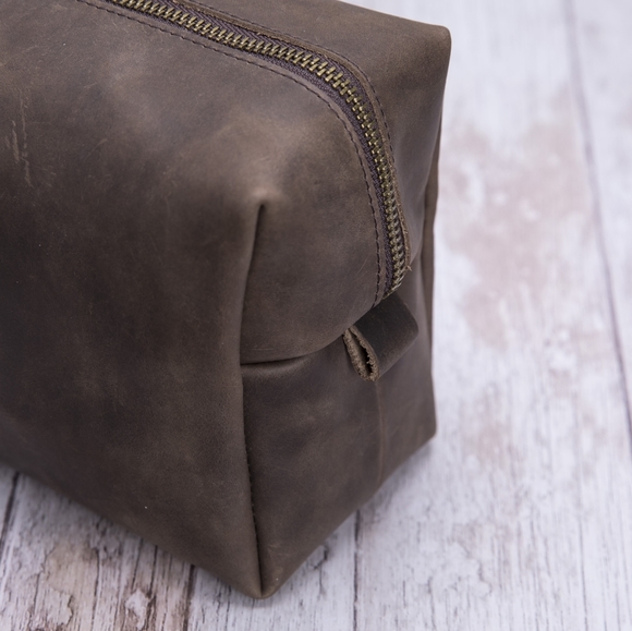 SOLD OUT! Leather Dopp Kit Makeup Bag Brown Large - Picture 6 of 8